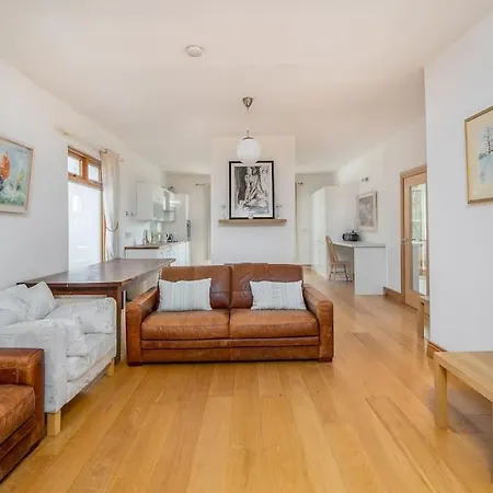 Semesterbostad The Moorings- Near The Sea *